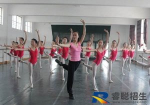 <b>杭州艺术学校是公办还是民办</b>
