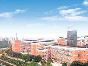 <b>泸州医学院卫生学校2022年报名条件、招生对象</b>