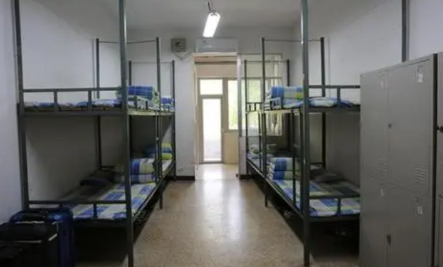 江苏海安中等专业学校宿舍情况(图1)