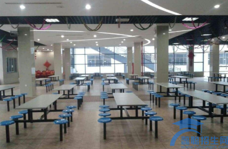 成都市交通高级技工学校宿舍条件(图1)