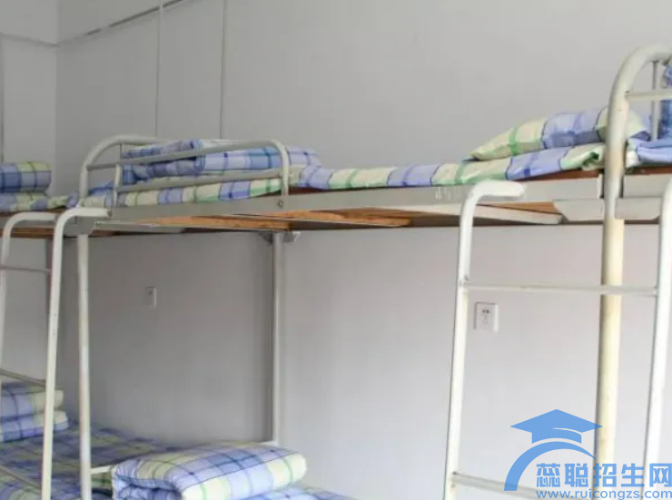 江苏睢宁中等专业学校宿舍情况(图1)
