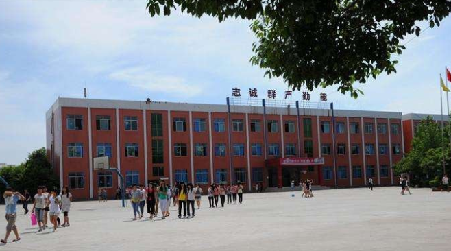 成都男生上什么中专学校比较好(图1)