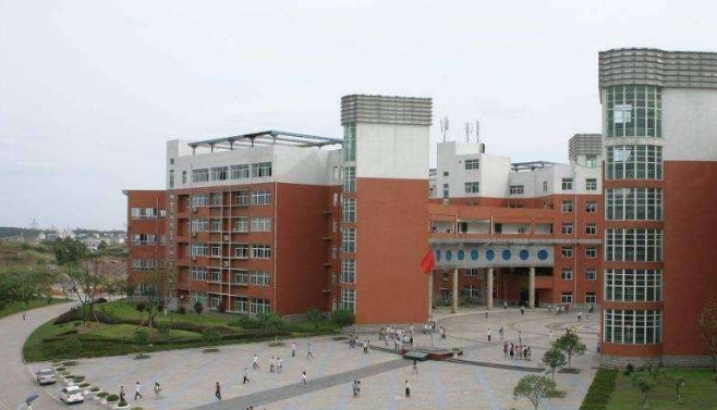 成都中专学校学啥好(图1)