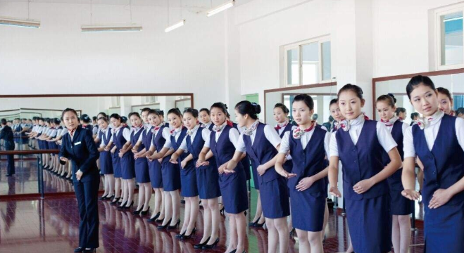 成都学航空服务哪个学校好(图1)