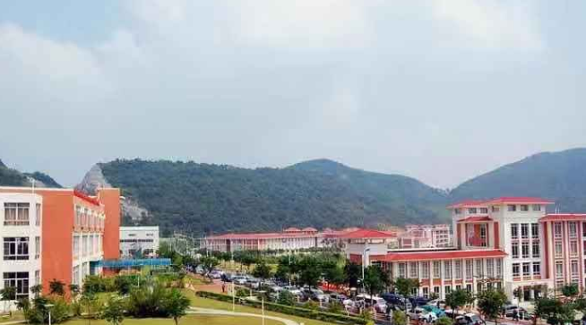2022年好一点的计算机学校(图1)
