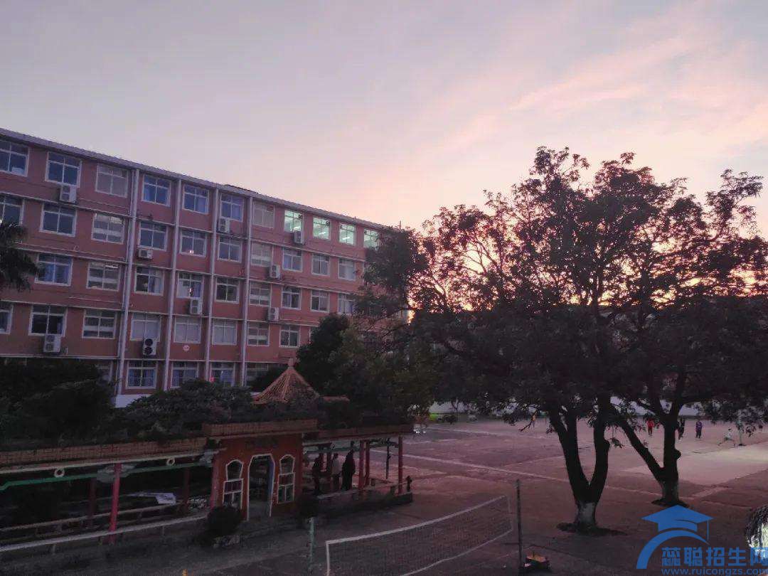 广西工商学校