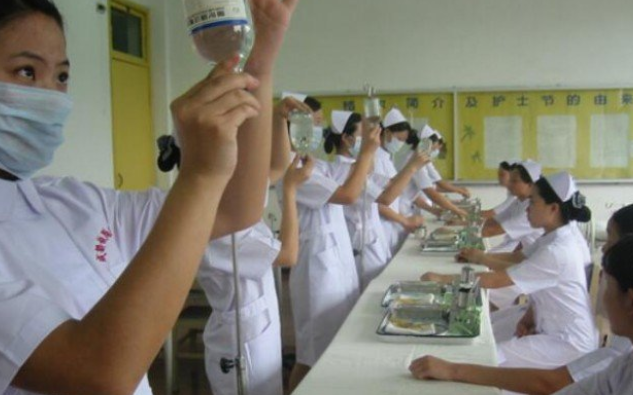 成都铁路卫生学校招生办联系电话(图1)
