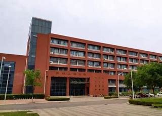 天津工程机械技工学校