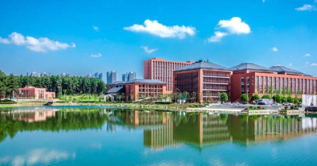 绵阳理工学校2022年报名条件、招生对象(图1)