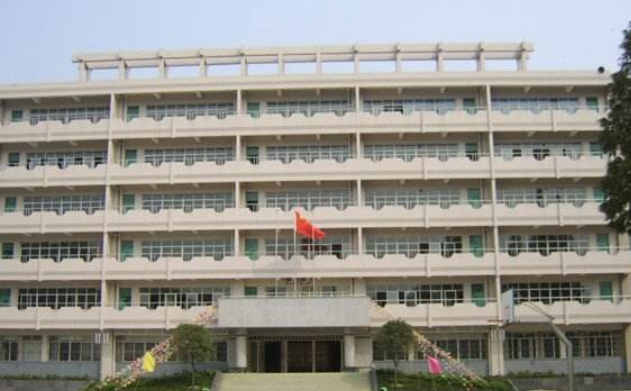成都核工业机电学校招生办联系电话(图1)