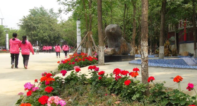 成都华大医药卫生学校学费(图1)