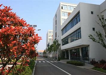 南京财经高等职业技术学校2023年招生简章(图1)