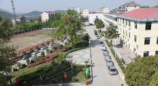 南京机电中等专业学校2023年收费情况(图1)