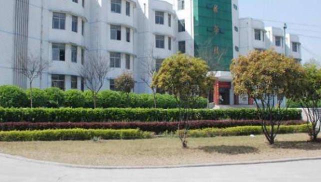 南部县职业技术学校招生办联系电话(图1)