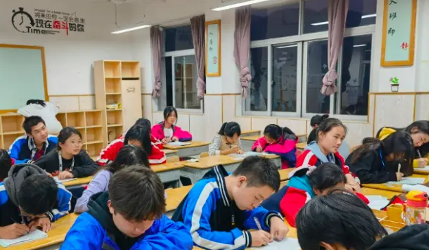 四明职业高级中学收费情况(图1)