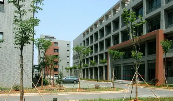 绍兴中等专业学校收费情况(图1)