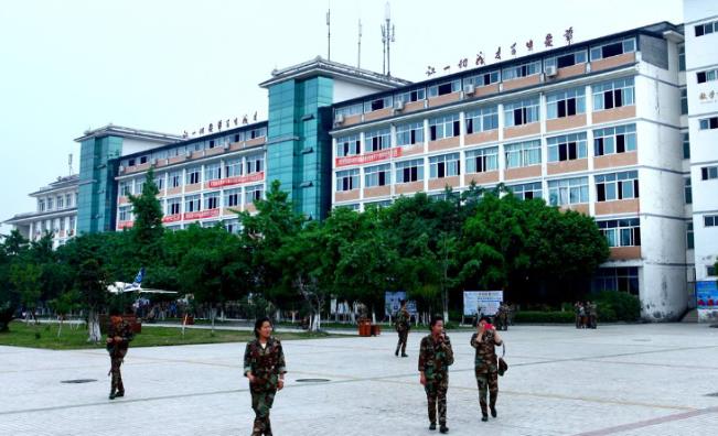 巴中联翔职业学校2022年报名条件、招生对象(图1)