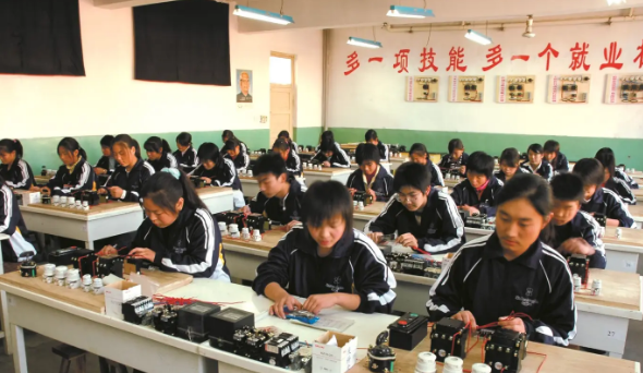 平山县职业教育中心收费情况(图1)