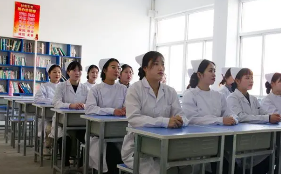定州卫生中等专业学校2023年录取分数线(图1)