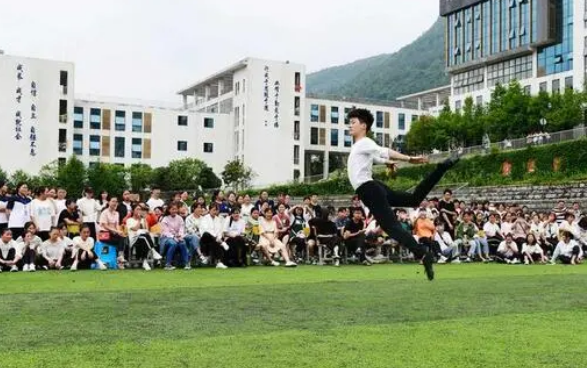 重庆酉阳民族师范学校收费情况(图1)
