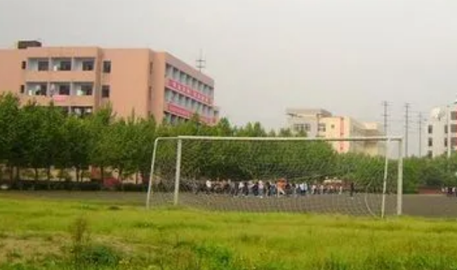 重庆广播电视中等专业学校收费情况(图1)