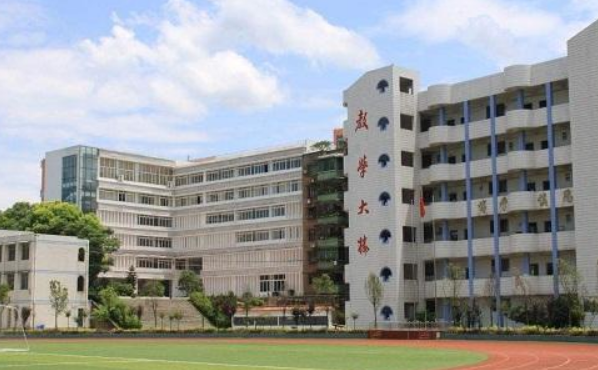 重庆医药经贸学校2023年录取分数线(图1)