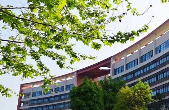 重庆医药经贸学校收费情况(图1)