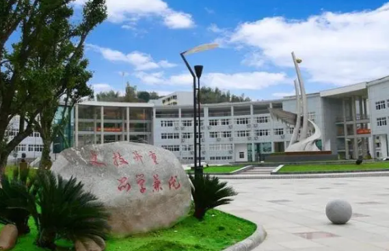 重庆兴渝职业中等专业学校收费情况(图1)