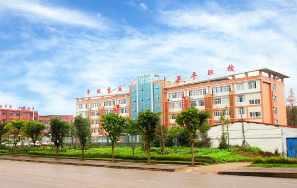   重庆市梁平职业技术学校2023年录取分数线(图1)