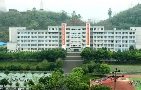 重庆江南职业学校2023年录取分数线(图1)