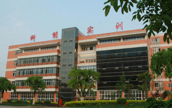 重庆商务高级技工学校2023年录取分数线(图1)